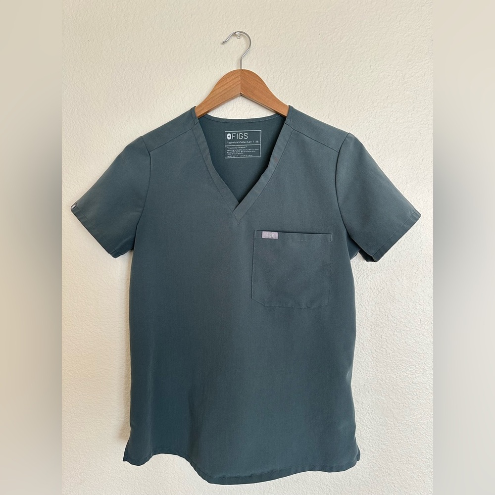 FIGS Technical Collection Catarina One Pocket Scrub Top Dark Moss Women’s XS